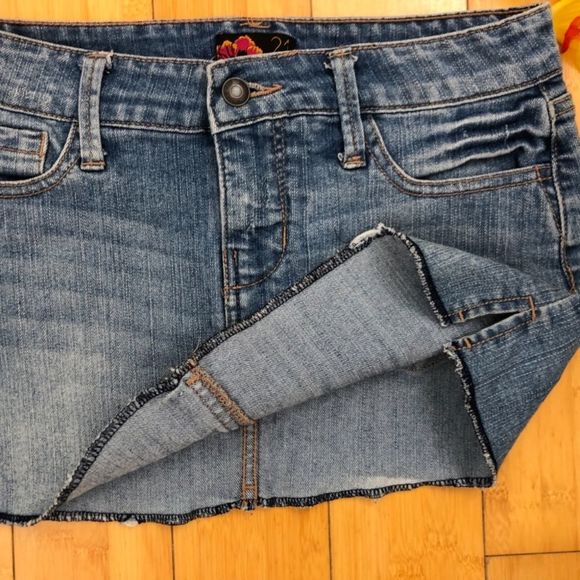 FOREVER 21 WOMEN MINI SKIRT SIZE S - Picture 3 of 7